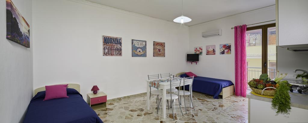 Airport Home & Bringo Car Rental คารินิ ภายนอก รูปภาพ